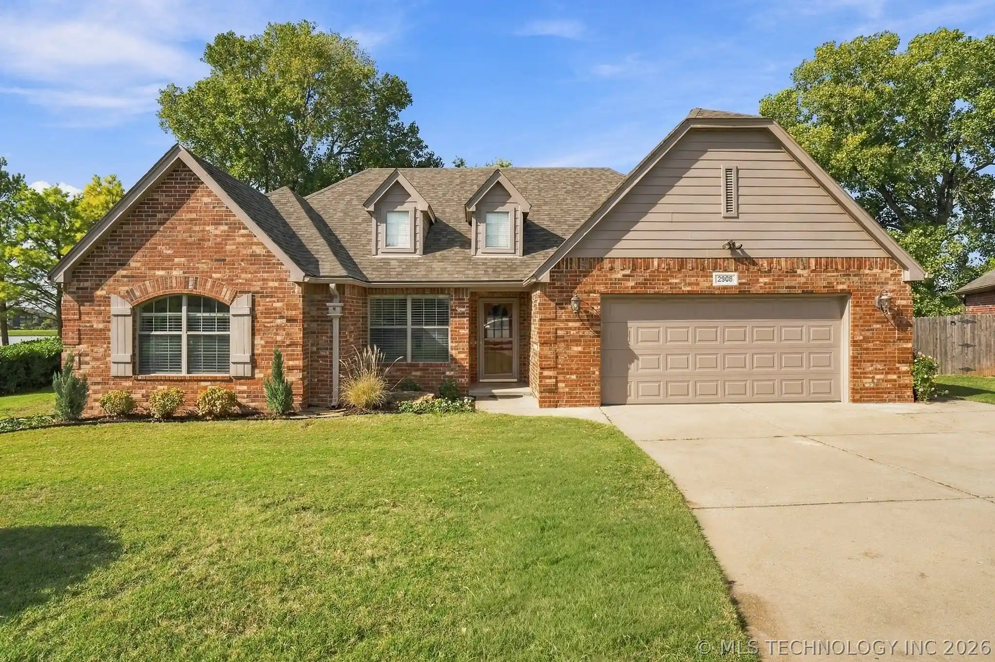 Single family home for sale at 2908 N Juniper Ct, Broken Arrow, OK 74012 | MLS# 2637389