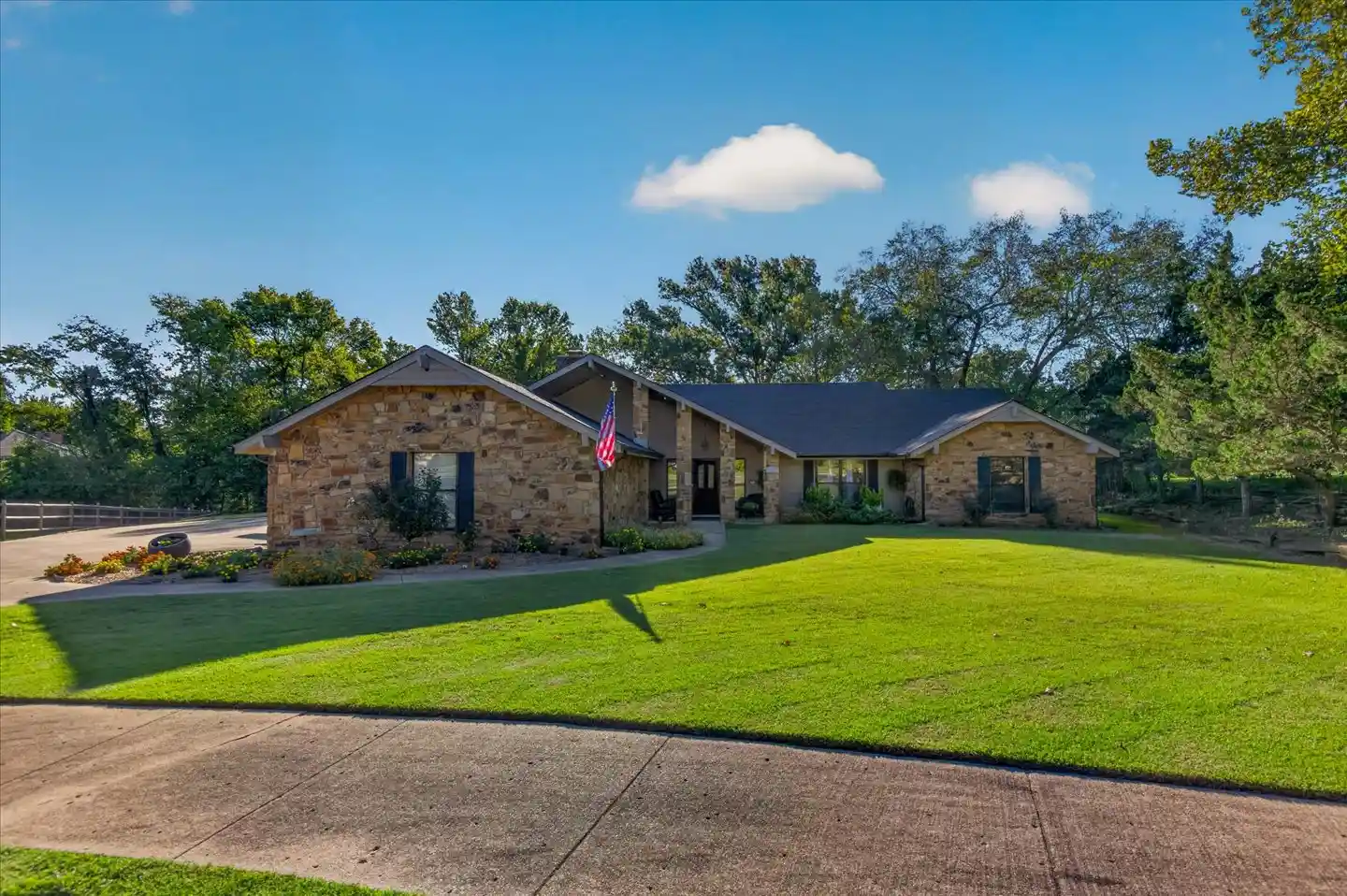 Photo 1 of Single family home for sale at 2216 Kristin Ln, Bartlesville, OK 74006 | MLS# 2637188 | Listing updated on 2026-10-26