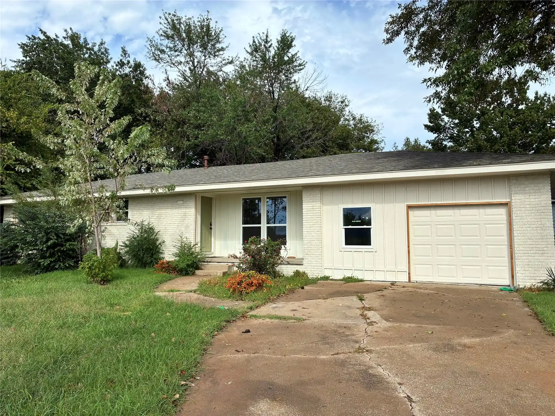 Photo 1 of Single family home for sale at 524 W Toledo Pl, Broken Arrow, OK 74012 | MLS# 2637472 | Listing updated on 2026-10-27