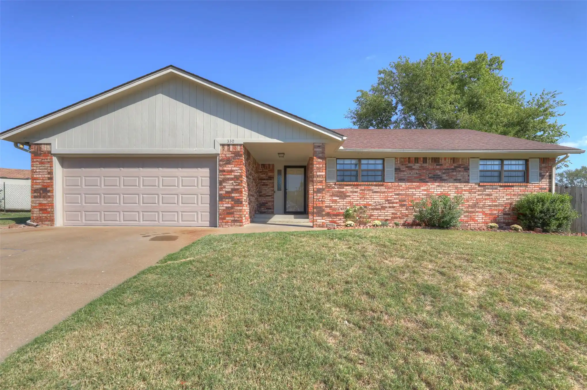 Photo 1 of Single family home for sale at 330 Cara Lee Ln, Bartlesville, OK 74006 | MLS# 2637450 | Listing updated on 2026-10-17