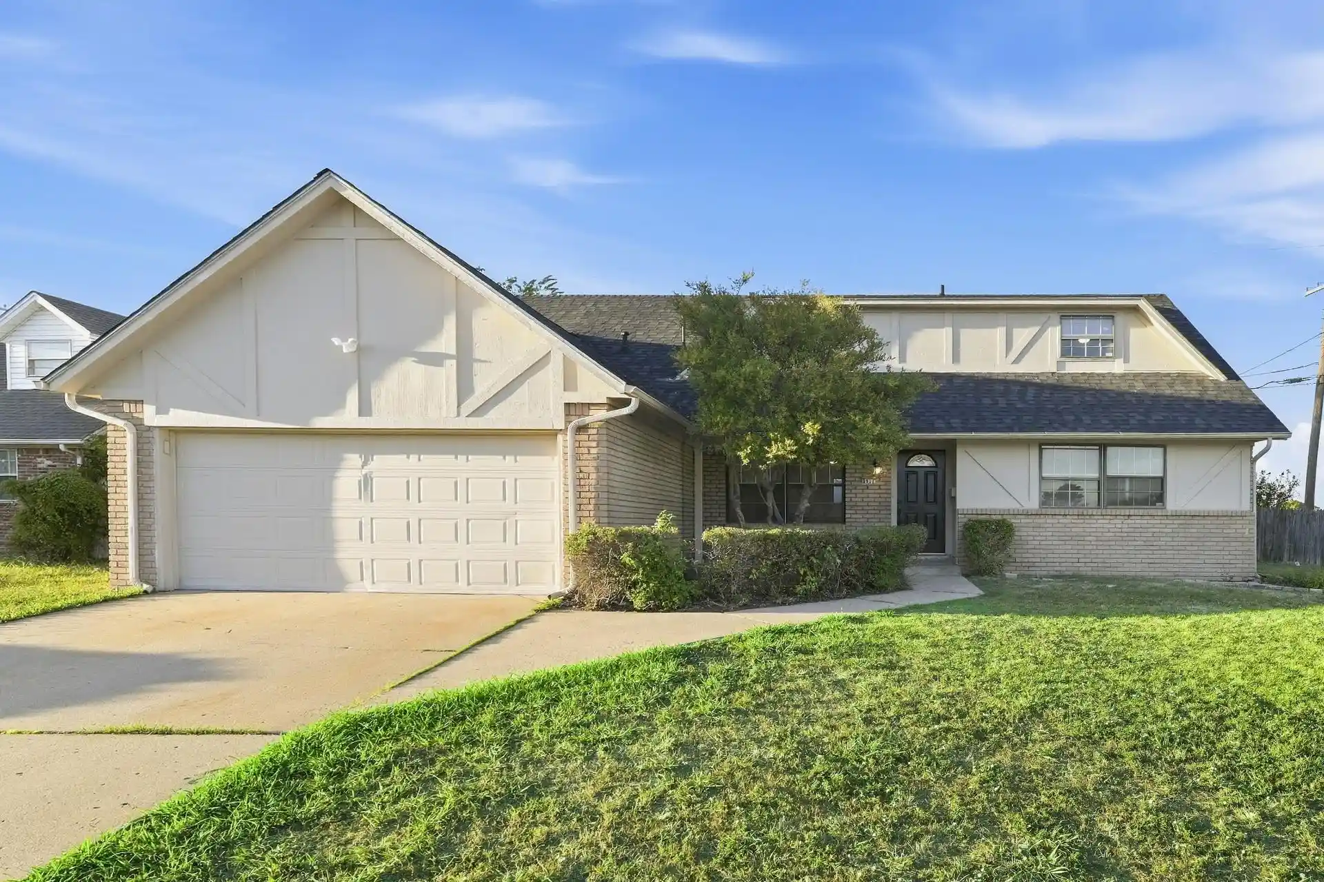 Single family home for sale at 8911 E 26th Place, Tulsa, OK 74129 | MLS# 2637724