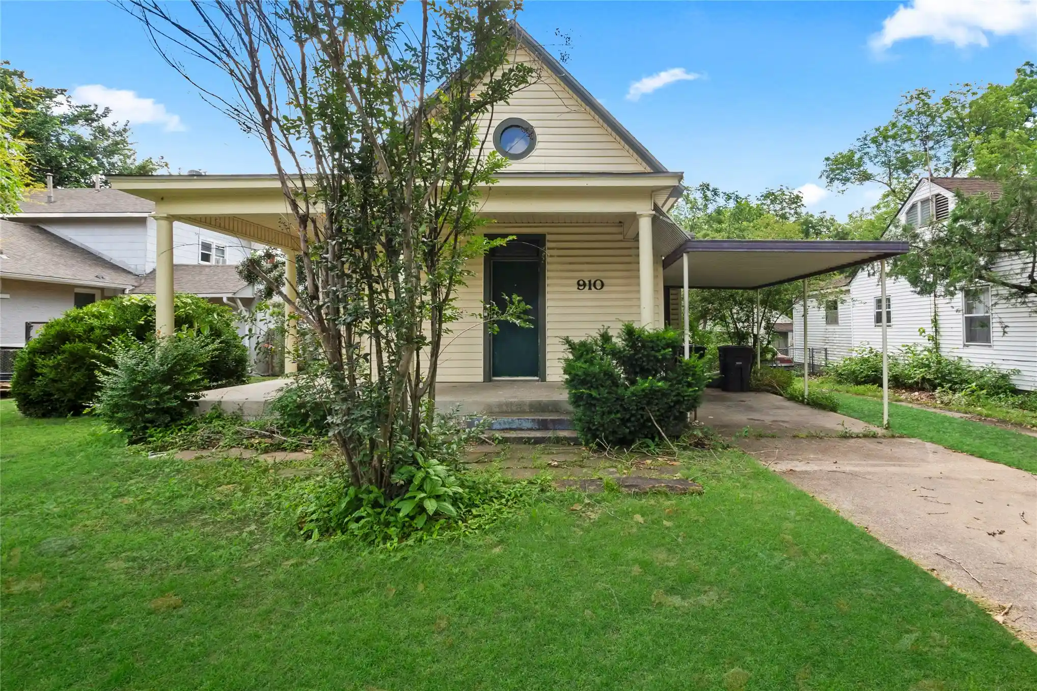 Photo 1 of Single family home for sale at 910 Se Wyandotte Ave, Bartlesville, OK 74003 | MLS# 2637896 | Listing updated on 2026-10-31