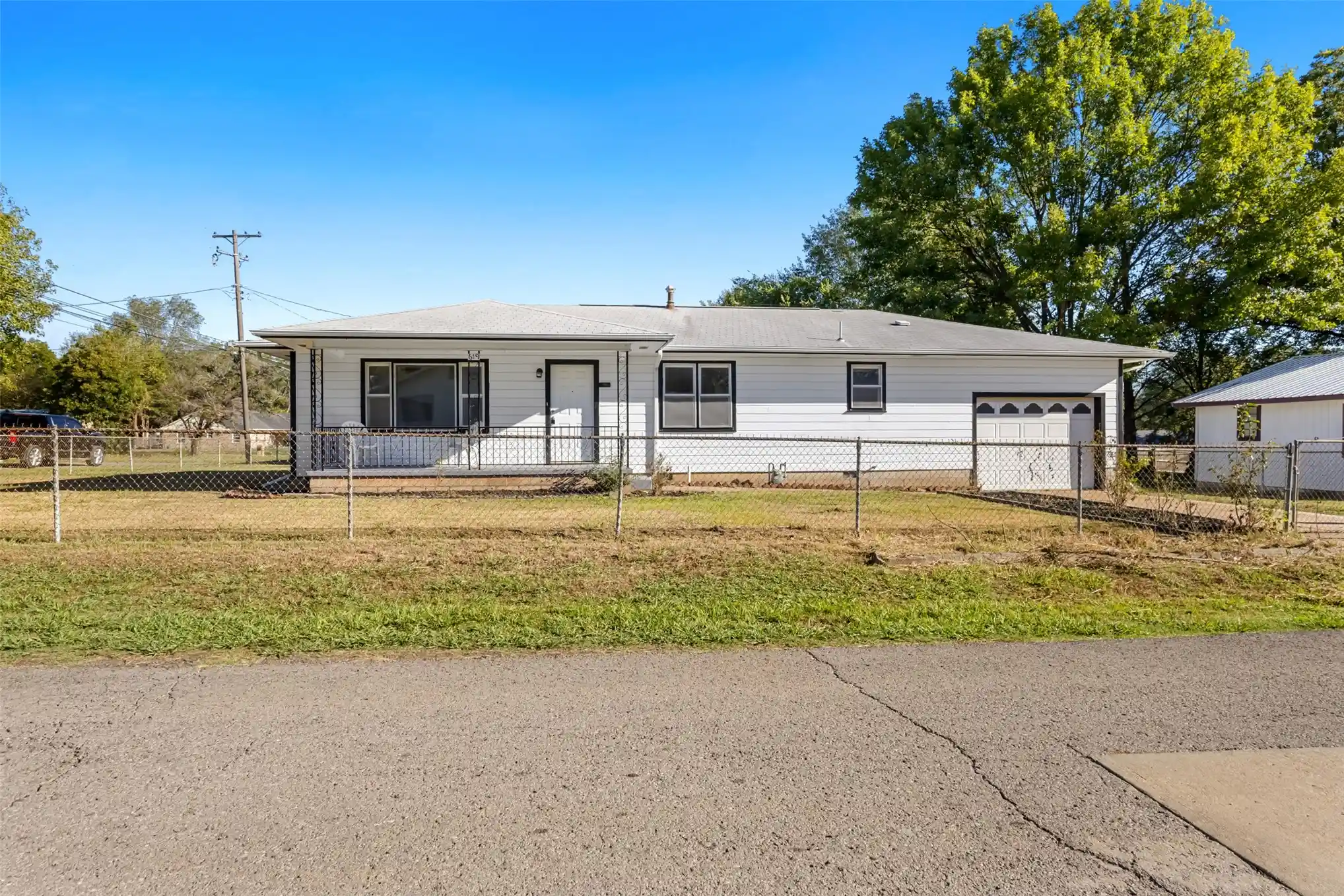 Photo 1 of Single family home for sale at 619 W Knisley, Checotah, OK 74426 | MLS# 2638021 | Listing updated on 2026-10-28