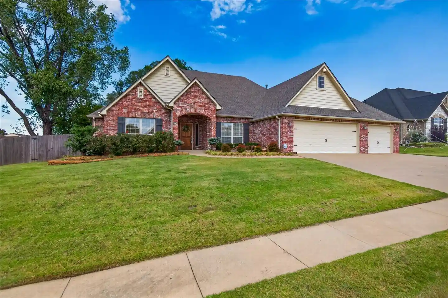 Photo 1 of Single family home for sale at 5800 Tower Ct, Bartlesville, OK 74006 | MLS# 2637876 | Listing updated on 2026-10-26