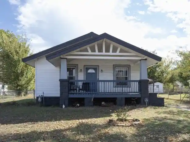 Photo 1 of Sale Pending at 727 N Ridgeway St, Sapulpa, OK 74066 | MLS# 2638124 | Listing updated on 2026-10-29