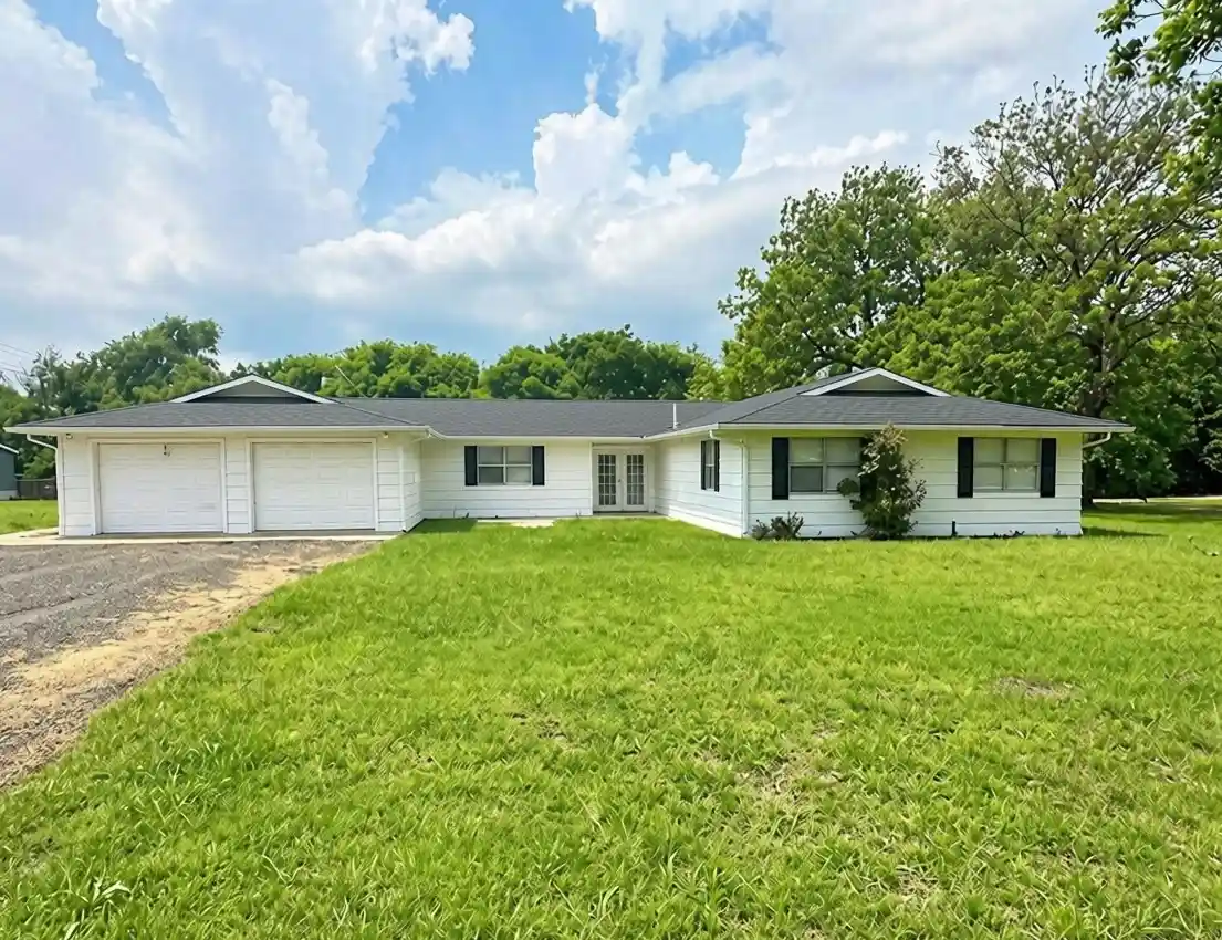 Single family home for sale at 331 N Pine, Stratford, OK 74872 | MLS# 2638490