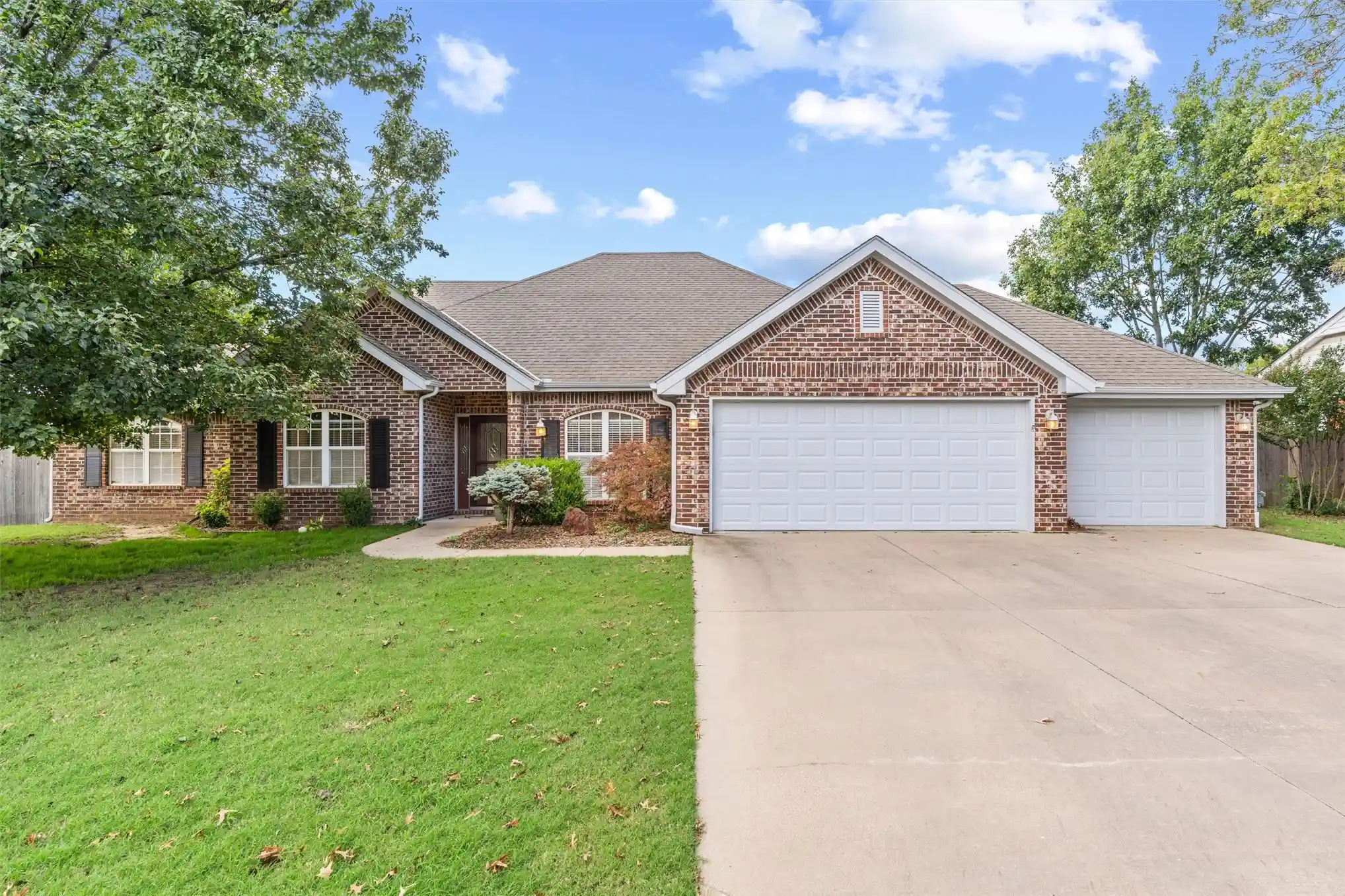 Photo 1 of Single family home for sale at 1923 Rolling Hills Dr, Bartlesville, OK 74006 | MLS# 2638226 | Listing updated on 2026-10-23