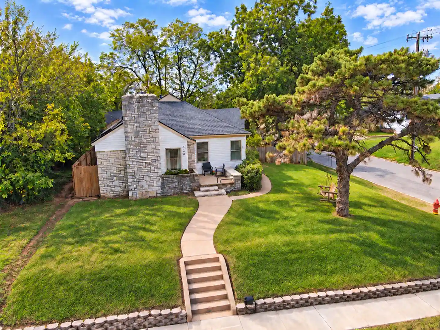 Photo 1 of Single family home for sale at 420 Nw 11th Avenue, Ardmore, OK 73401 | MLS# 2638493 | Listing updated on 2026-10-23