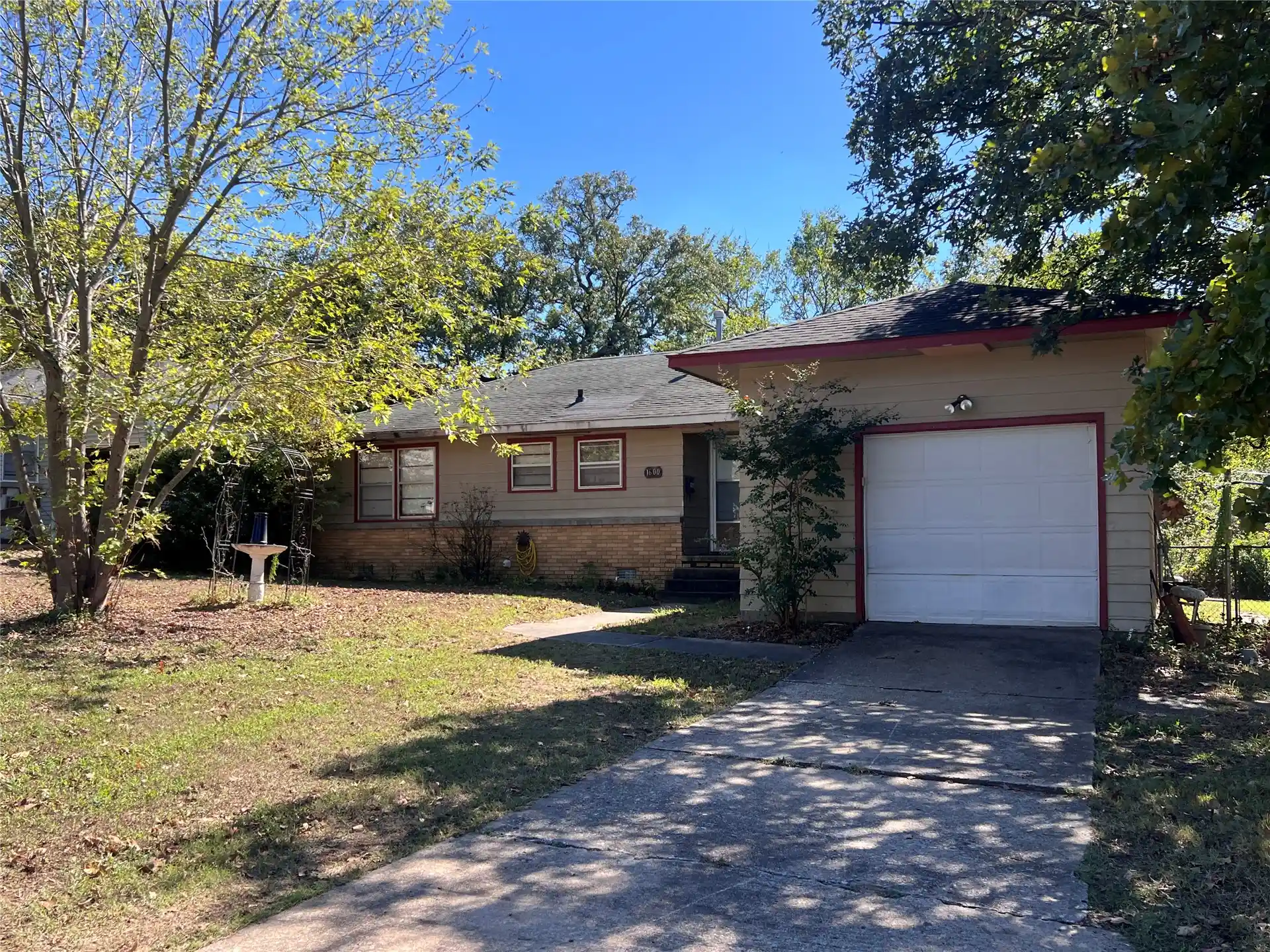 Photo 1 of Sale Pending at 1600 E Osage, Mc Alester, OK 74501 | MLS# 2638722 | Listing updated on 2026-10-26