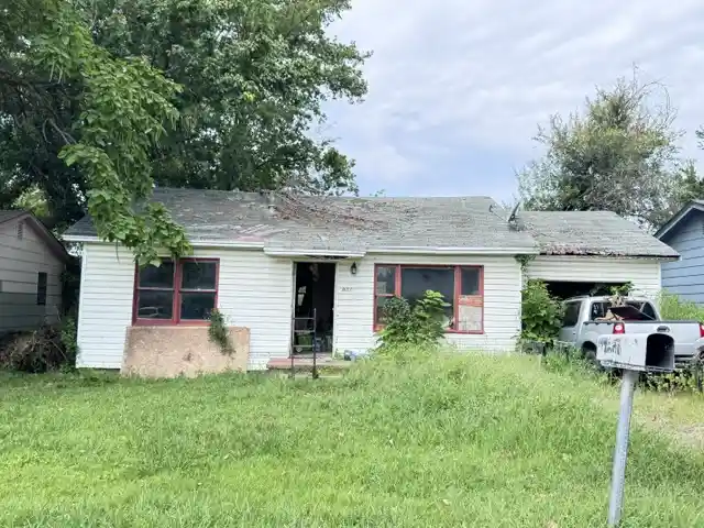 Single family home for sale at 511 S Florence Ave, Claremore, OK 74017 | MLS# 2638607