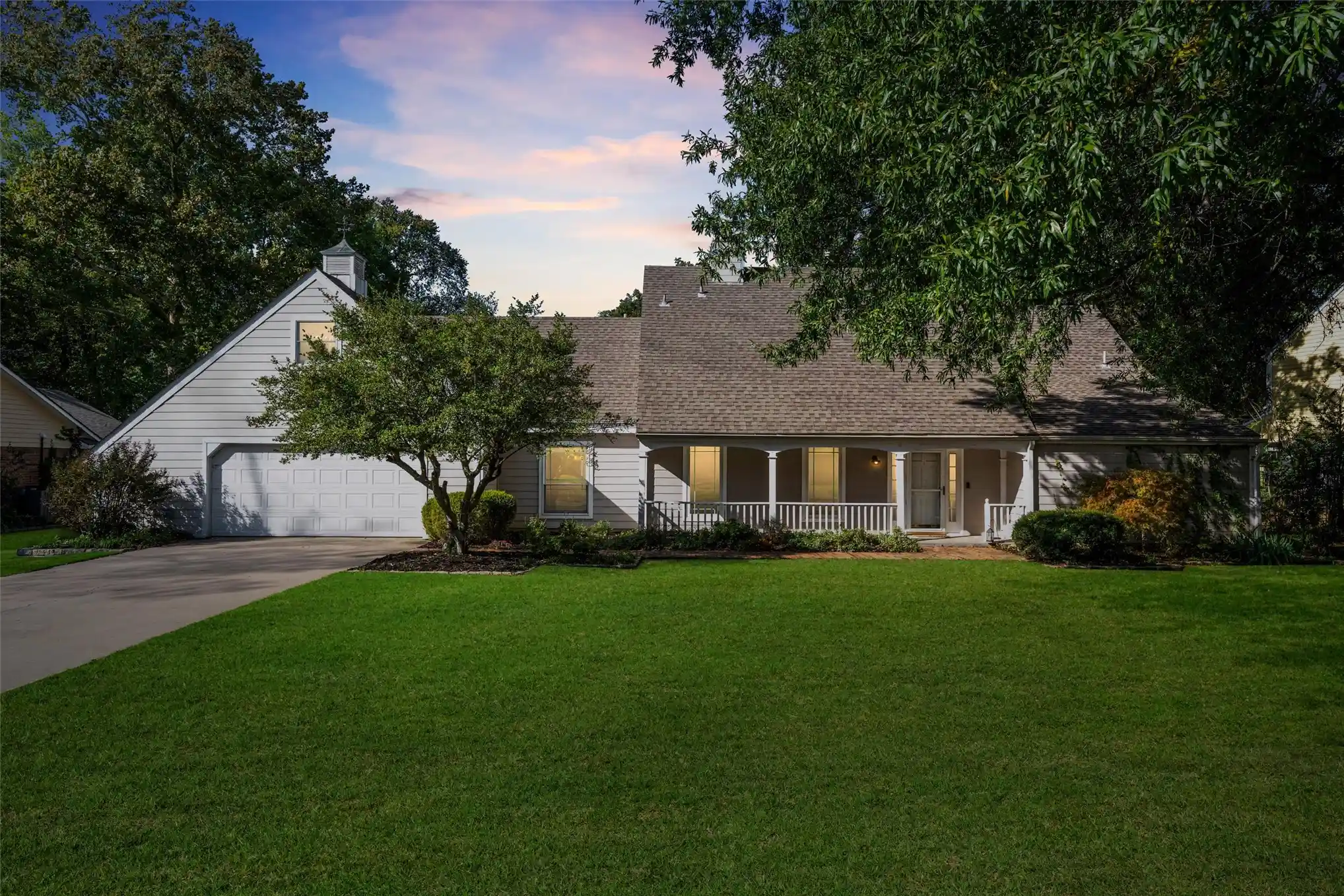 Single family home for sale at 2318 Georgetown Dr, Bartlesville, OK 74006 | MLS# 2638744
