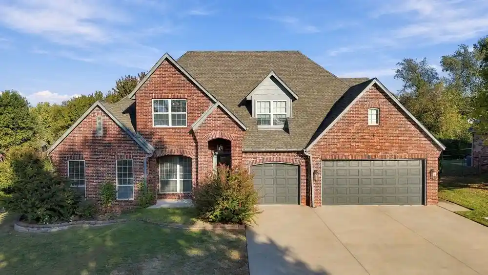 Photo 1 of Single family home for sale at 1440 W Plymouth St, Broken Arrow, OK 74012 | MLS# 2638824 | Listing updated on 2026-10-28
