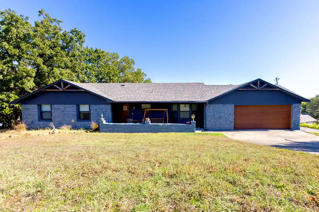 Single family home for sale at 201 N Oak Ridge Dr, Sand Springs, OK 74063 | MLS# 2638508