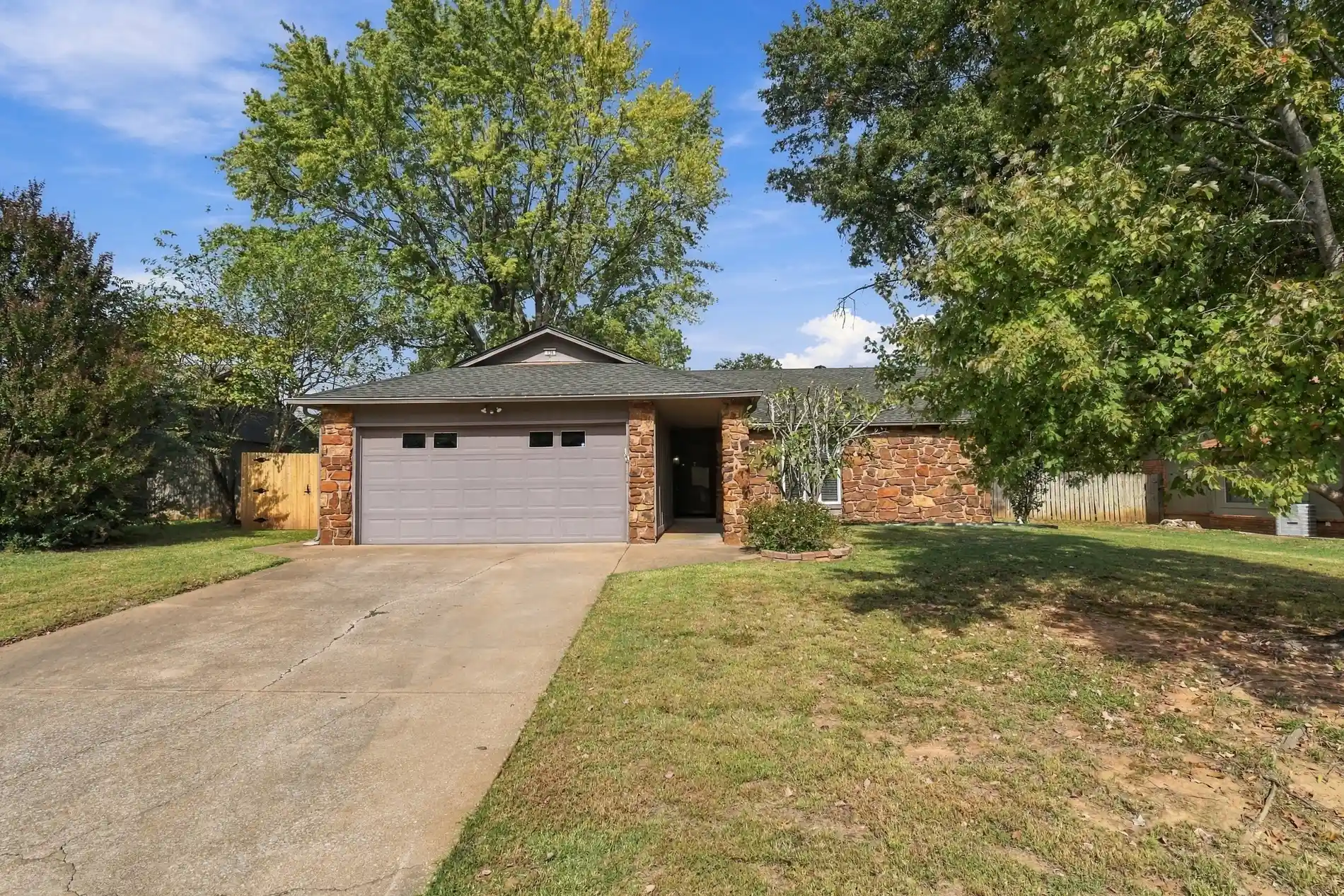 Single family home for sale at 136 W Jefferson St, Broken Arrow, OK 74011 | MLS# 2638636