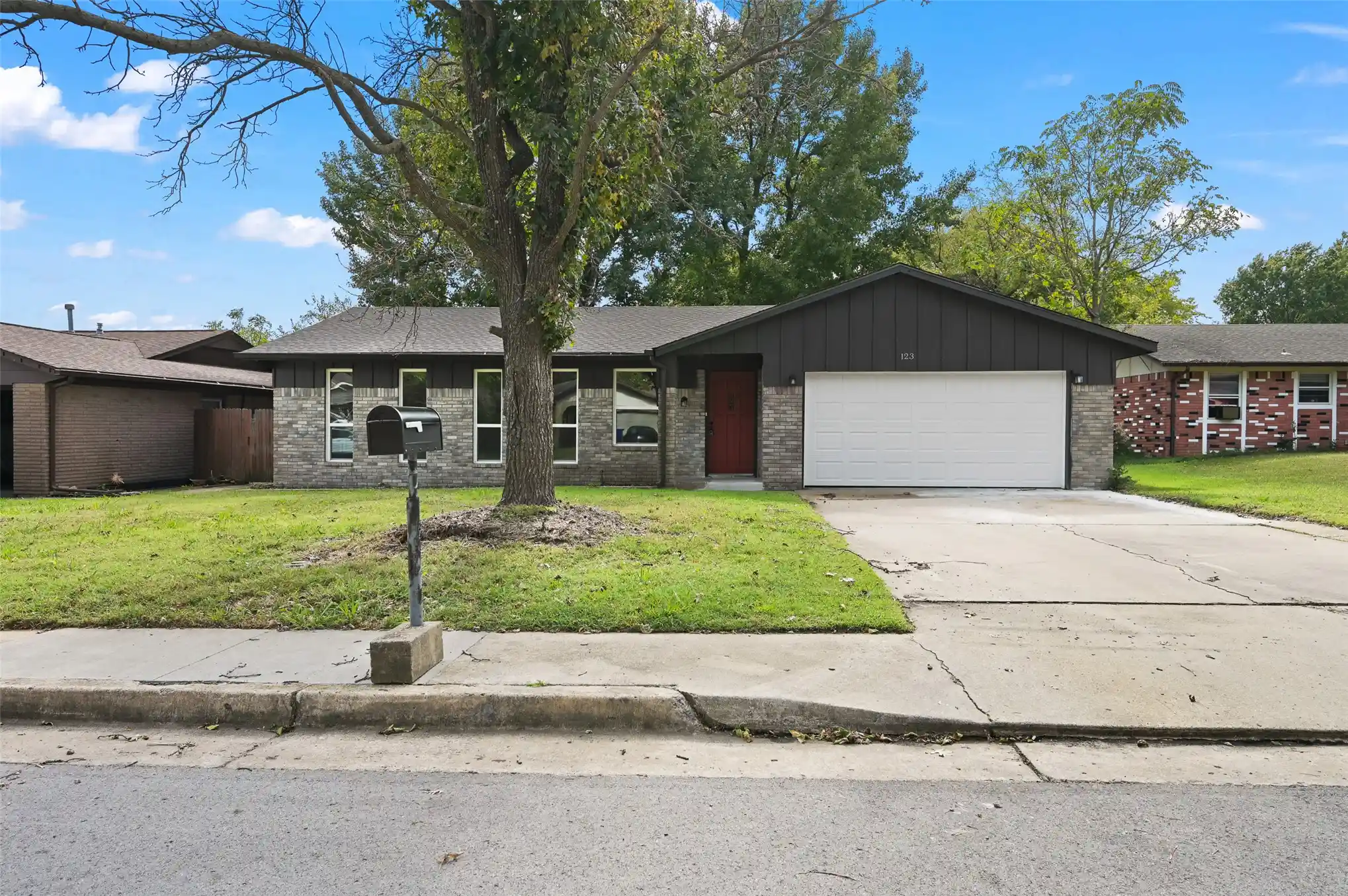 Photo 1 of Single family home for sale at 123 W Kent St, Broken Arrow, OK 74012 | MLS# 2639004 | Listing updated on 2026-10-29