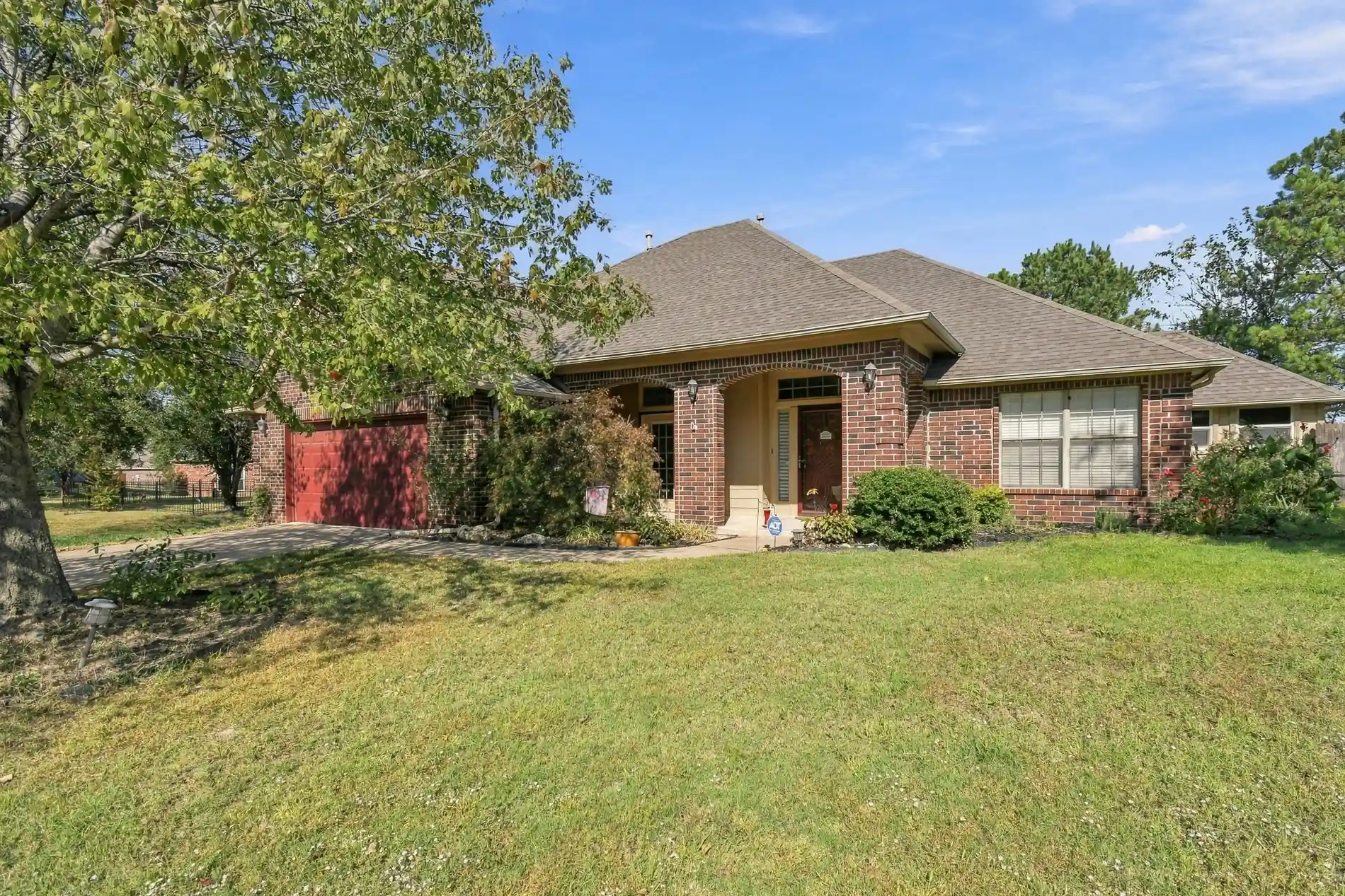 Single family home for sale at 6304 E Galveston St, Broken Arrow, OK 74014 | MLS# 2638992