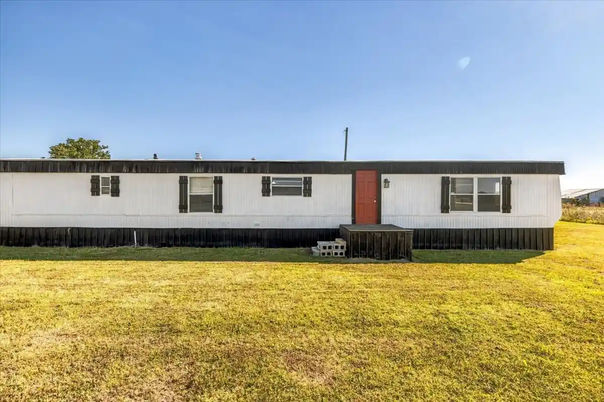 Photo 1 of Manufactured home for sale at 8140 N 300 Road, Okmulgee, OK 74447 | MLS# 2638996 | Listing updated on 2026-10-29
