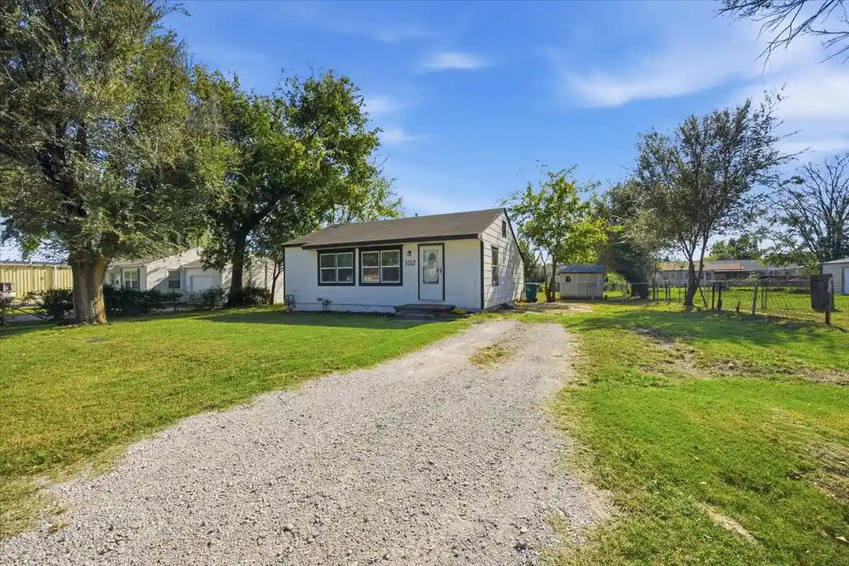 Photo 1 of Single family home for sale at 102 W 40th Place, Sand Springs, OK 74063 | MLS# 2639105 | Listing updated on 2026-10-29