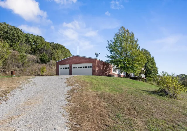 Photo 2 of Sale Pending at 776 County Rd 3551, Bartlesville, OK 74003 | MLS# 2635194 | Listing updated on 2026-10-30