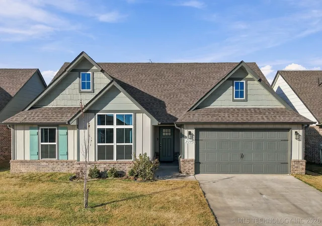 Single family home for sale at 23209 E 101st Place S, Broken Arrow, OK 74014 | MLS# 2639067
