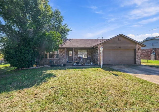 Single family home for sale at 306 W 47th Street S, Sand Springs, OK 74063 | MLS# 2639261