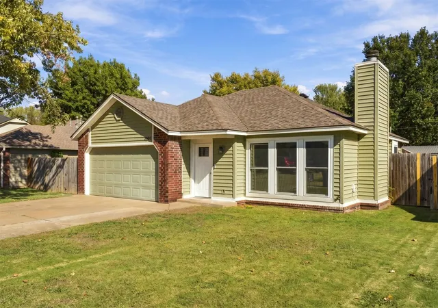 Photo 1 of Single family home for sale at 1501 N 26th Place, Broken Arrow, OK 74014 | MLS# 2639213 | Listing updated on 2026-10-30