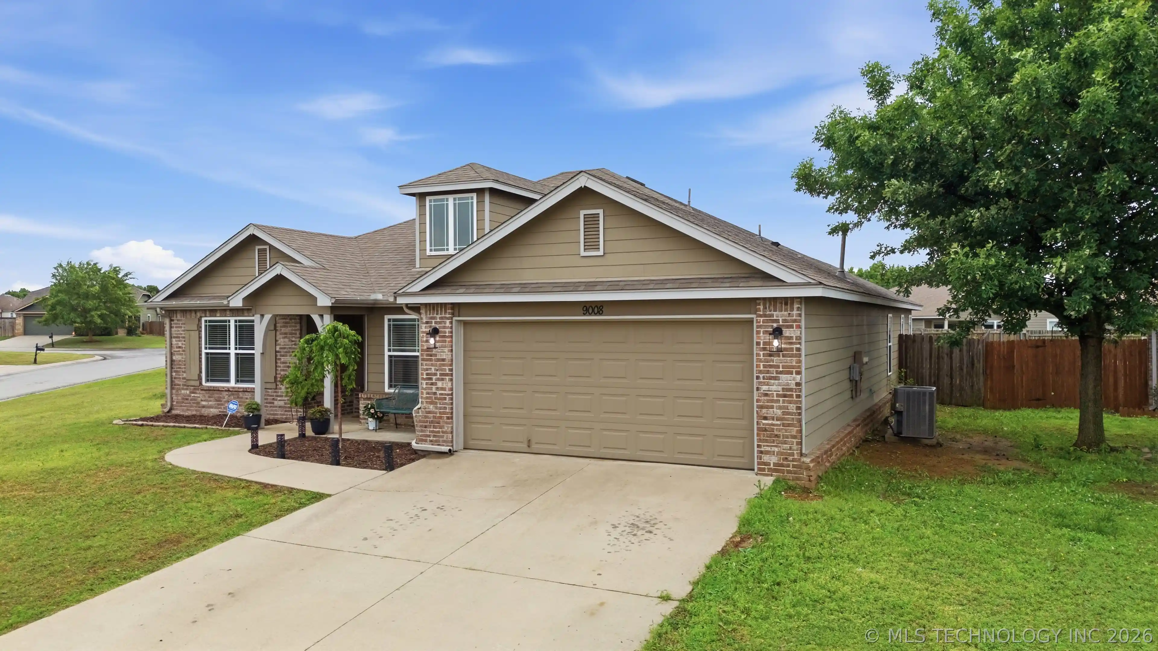 Single family home for sale at 9008 S 255th Eastavenue, Broken Arrow, OK 74014 | MLS# 2639283