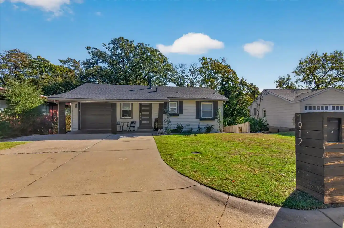 Single family home for sale at 1912 Crestview Dr, Bartlesville, OK 74003 | MLS# 2639083
