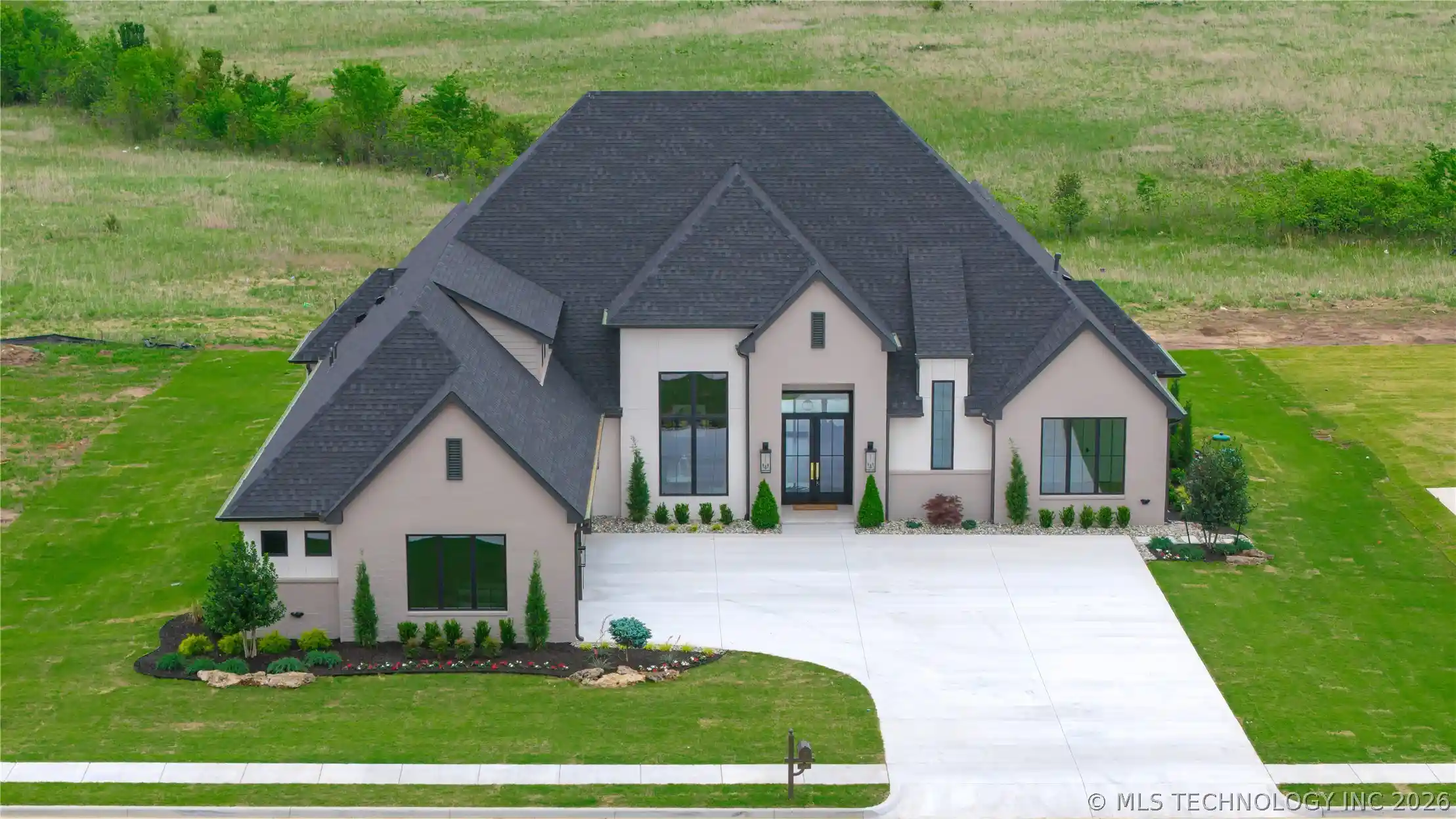 Single family home for sale at 465 W 138th Street, Bixby, OK 74008 | MLS# 2639279