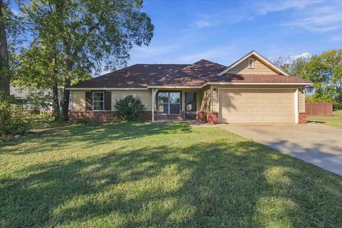 Photo 1 of Single family home for sale at 310 N Supernaw St, Skiatook, OK 74070 | MLS# 2639121 | Listing updated on 2026-10-30
