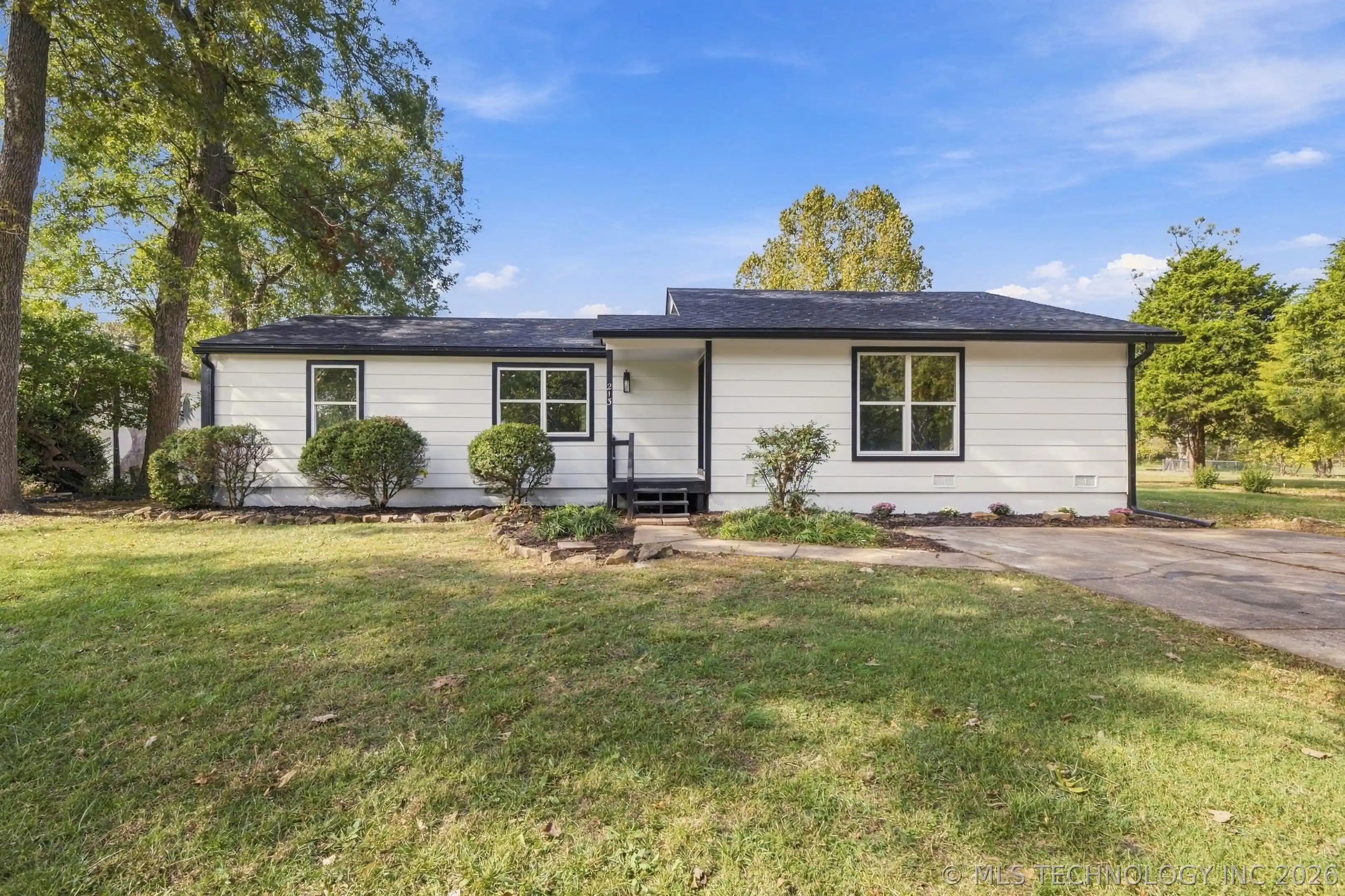 Single family home for sale at 213 S Ash St, Catoosa, OK 74015 | MLS# 2638558