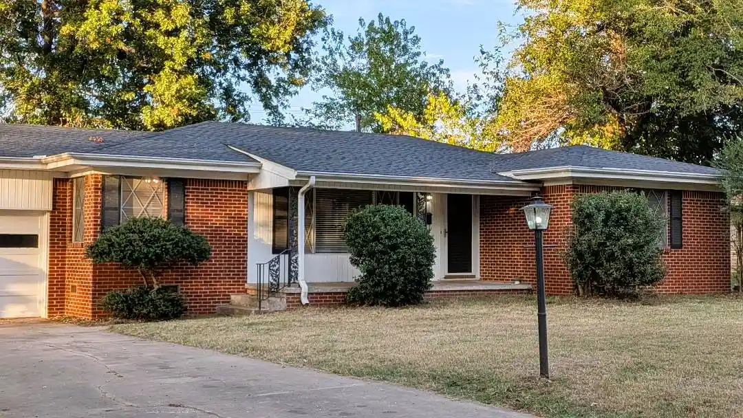 Single family home for sale at 136 E Powell St, Claremore, OK 74017 | MLS# 2639424