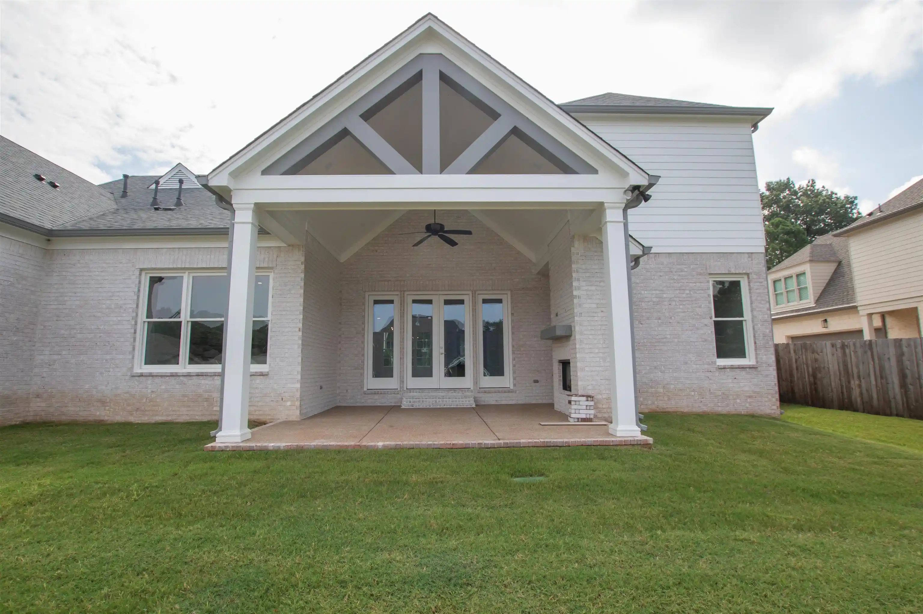 Photo 3 of Single family home for sale at 2611 Moore Rd, Germantown, TN 38138 | MLS# 10169910 | Listing updated on 2026-09-14