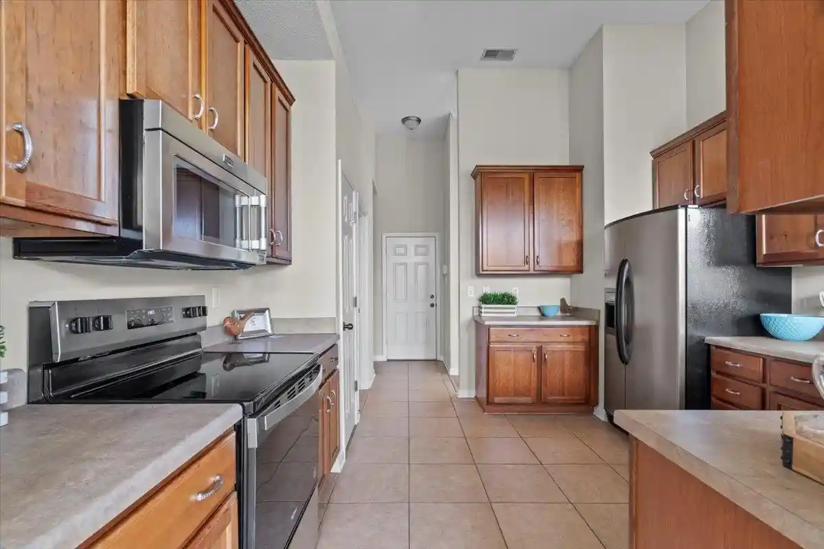 Photo 4 of Sale Pending at 5031 Sawyer Lake Dr, Bartlett, TN 38002 | MLS# 10189847 | Listing updated on 2026-10-07