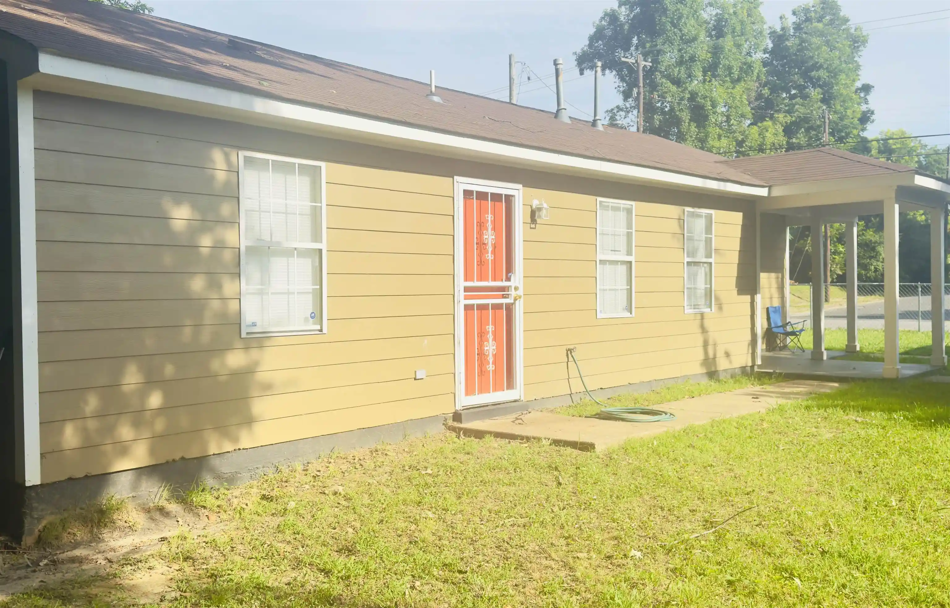 Photo 3 of Sale Pending at 245 W Person Ave, Memphis, TN 38109 | MLS# 10201607 | Listing updated on 2025-07-26