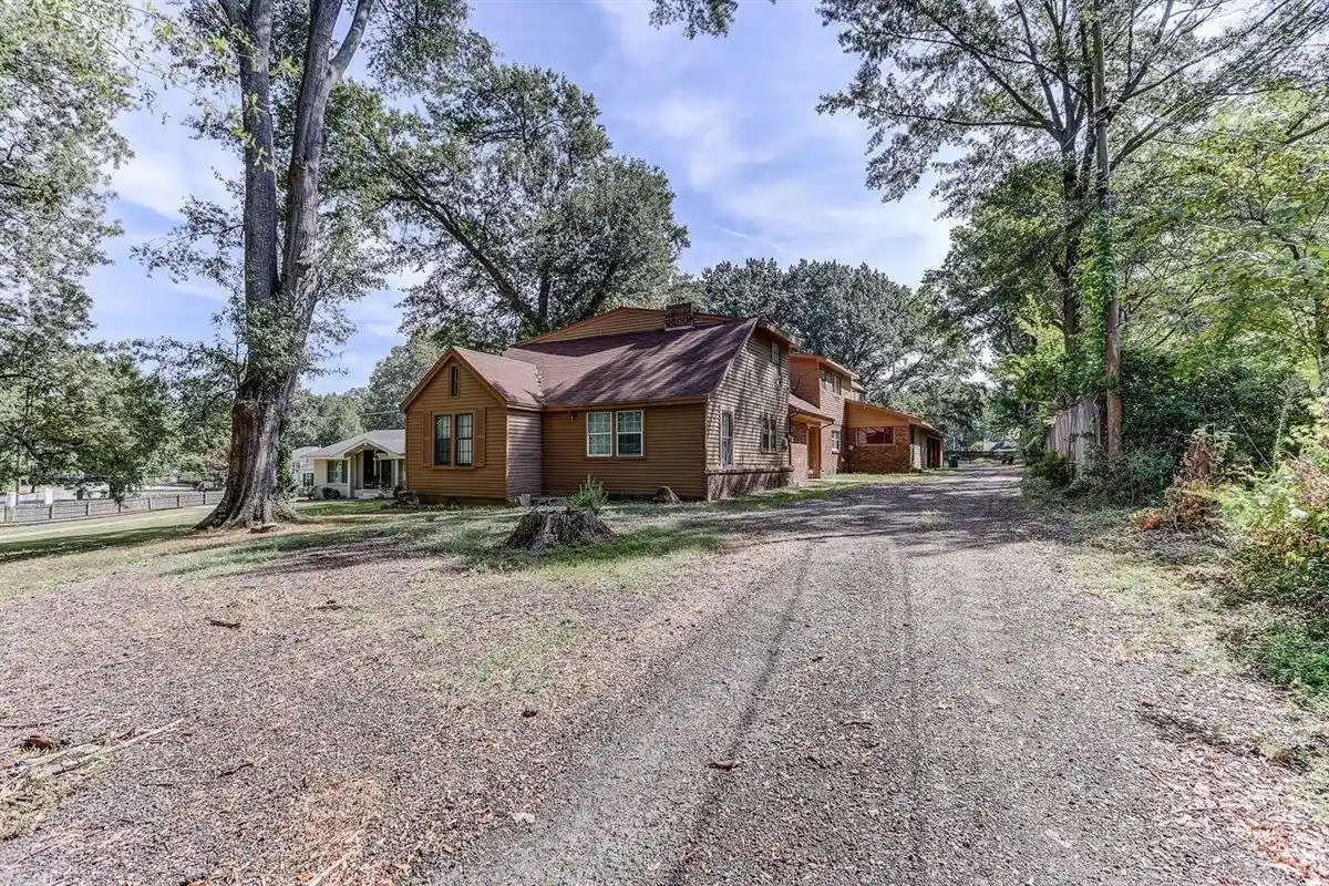 Homes for sale in Memphis, TN | 3700 Lakeview Rd, Memphis, TN 38116 | MLS# 10205355