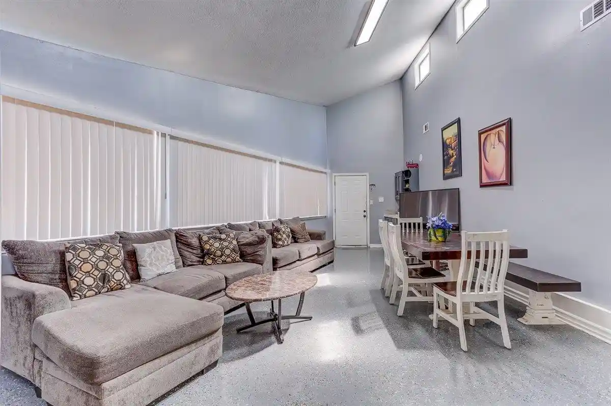 Photo 4 of Sale Pending at 3700 Lakeview Rd, Memphis, TN 38116 | MLS# 10205355 | Listing updated on 2026-09-21