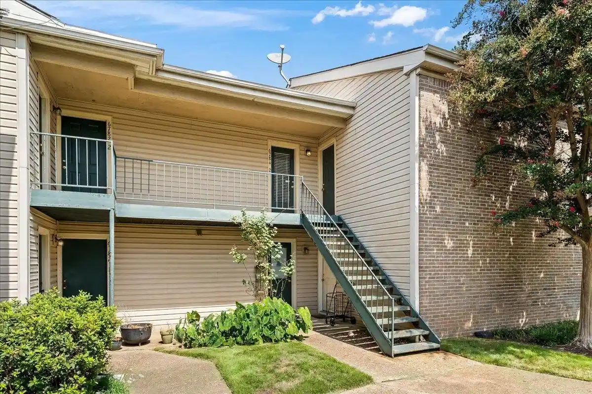 Photo 1 of Sale Pending at 6784 Quail Holw Ct #2, Memphis, TN 38120 | MLS# 10205466 | Listing updated on 2026-08-03
