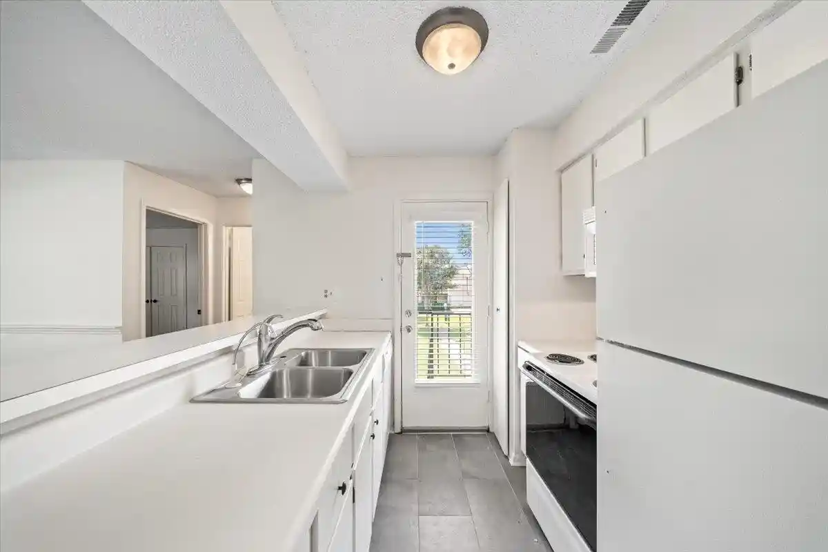 Listing Photo 4 - Condo for sale in building located at 6784 Quail Holw Ct, Memphis, TN 38120 - Unit #2