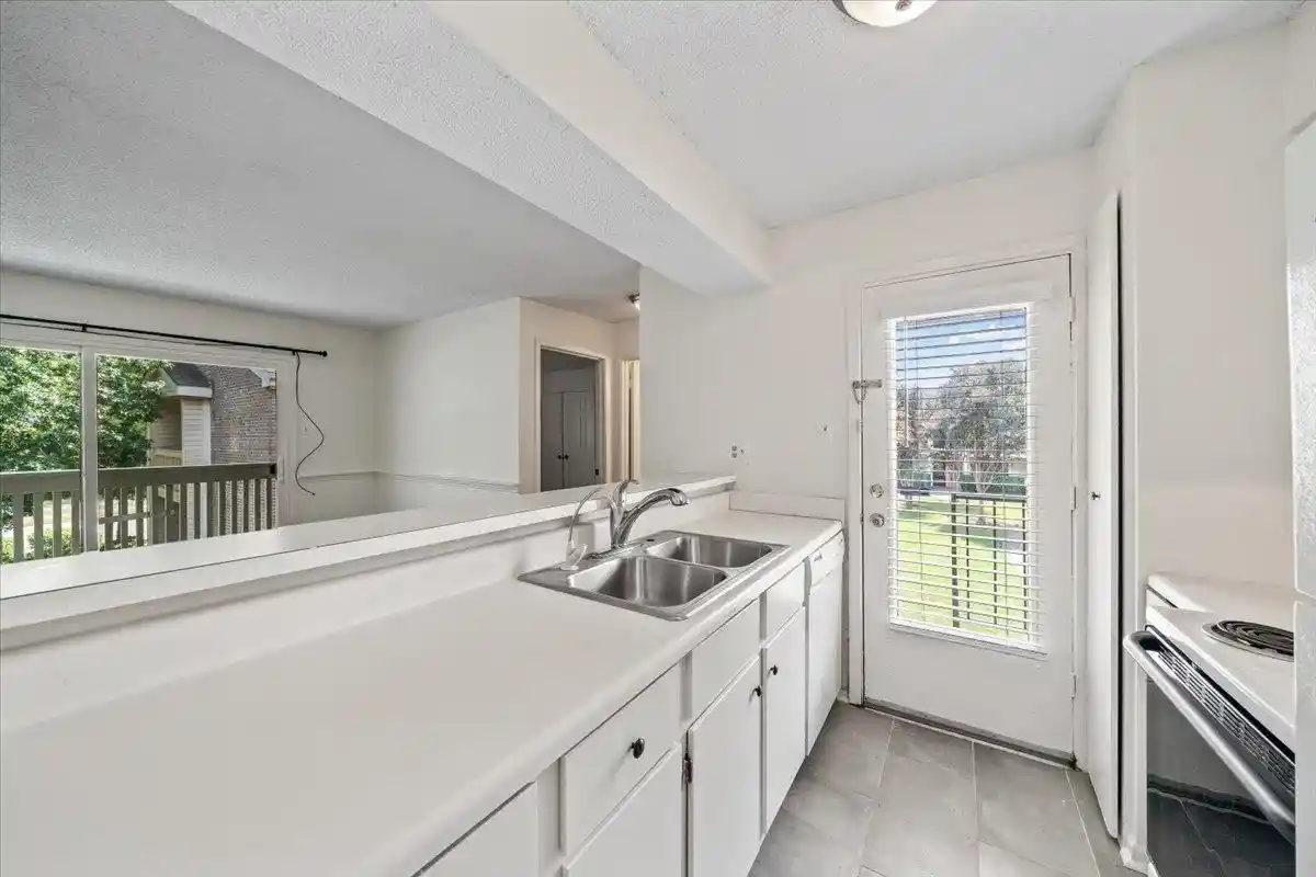 Listing Photo 5 - Condo for sale in building located at 6784 Quail Holw Ct, Memphis, TN 38120 - Unit #2