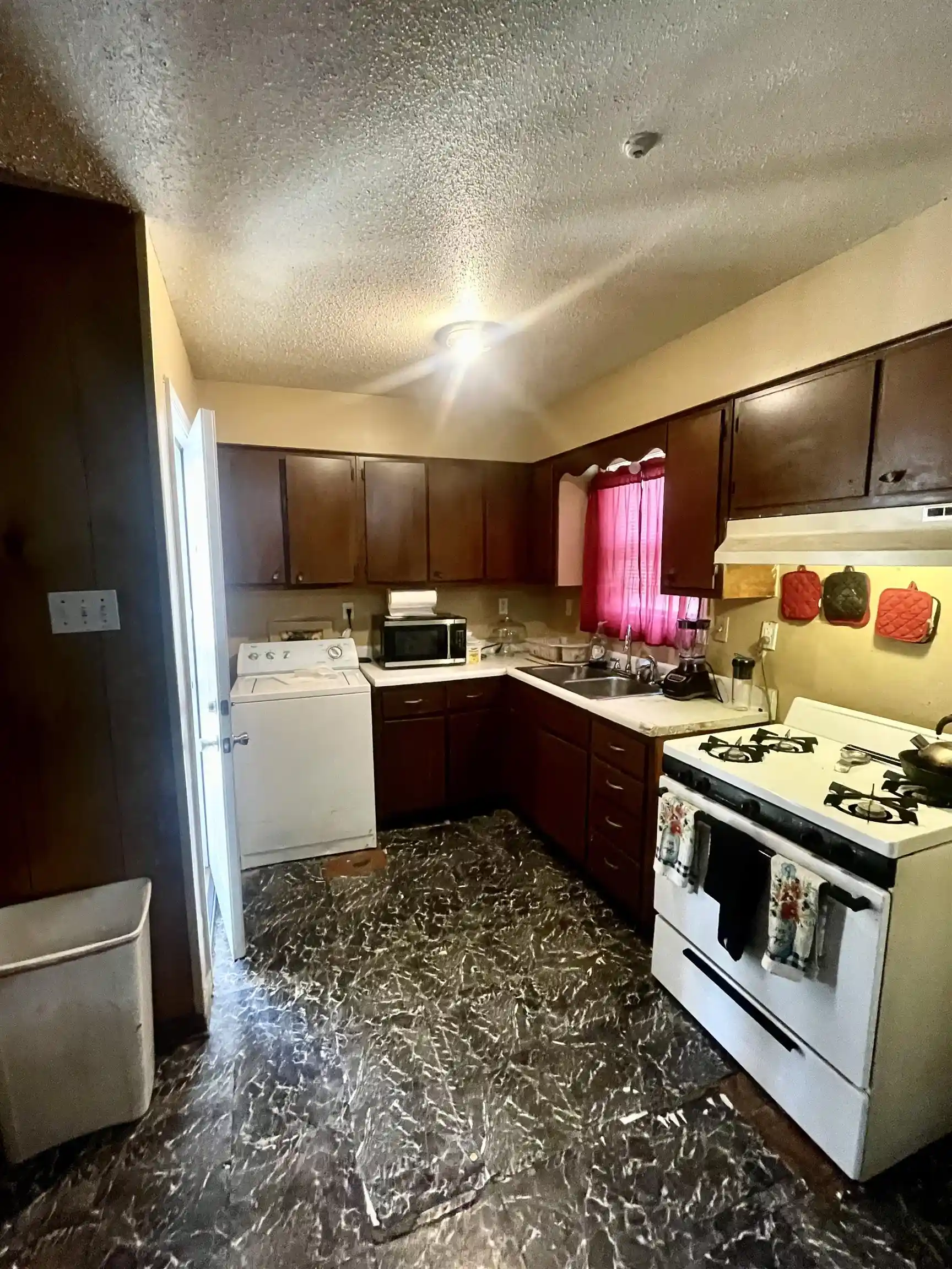 Photo 2 of Sale Pending at 198 Loraine Rd, Memphis, TN 38109 | MLS# 10205676 | Listing updated on 2026-01-14