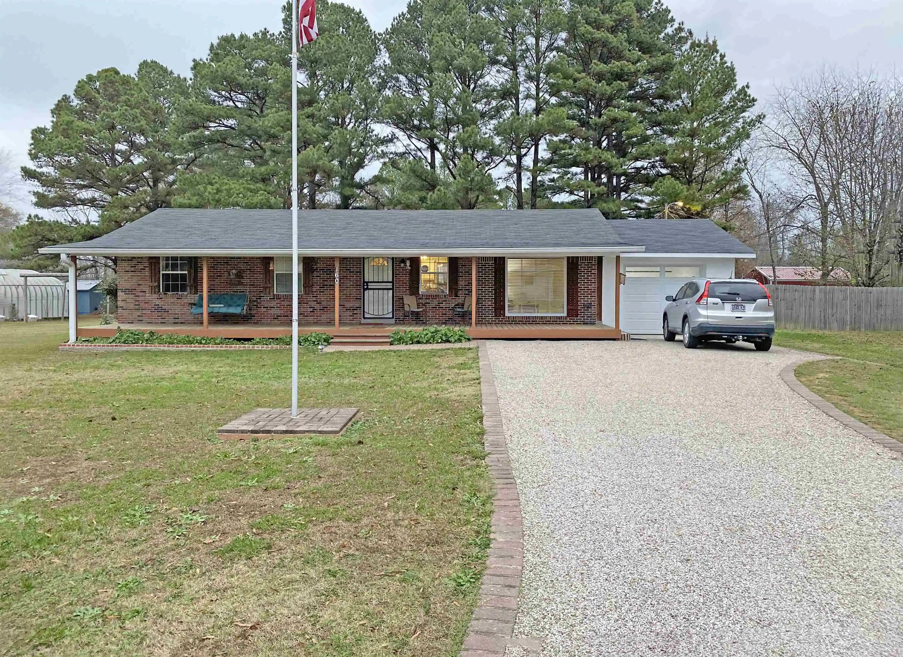 Photo 1 of Single family home for sale at 160 Clement Dr, Savannah, TN 38372 | MLS# 10206660 | Listing updated on 2026-04-28