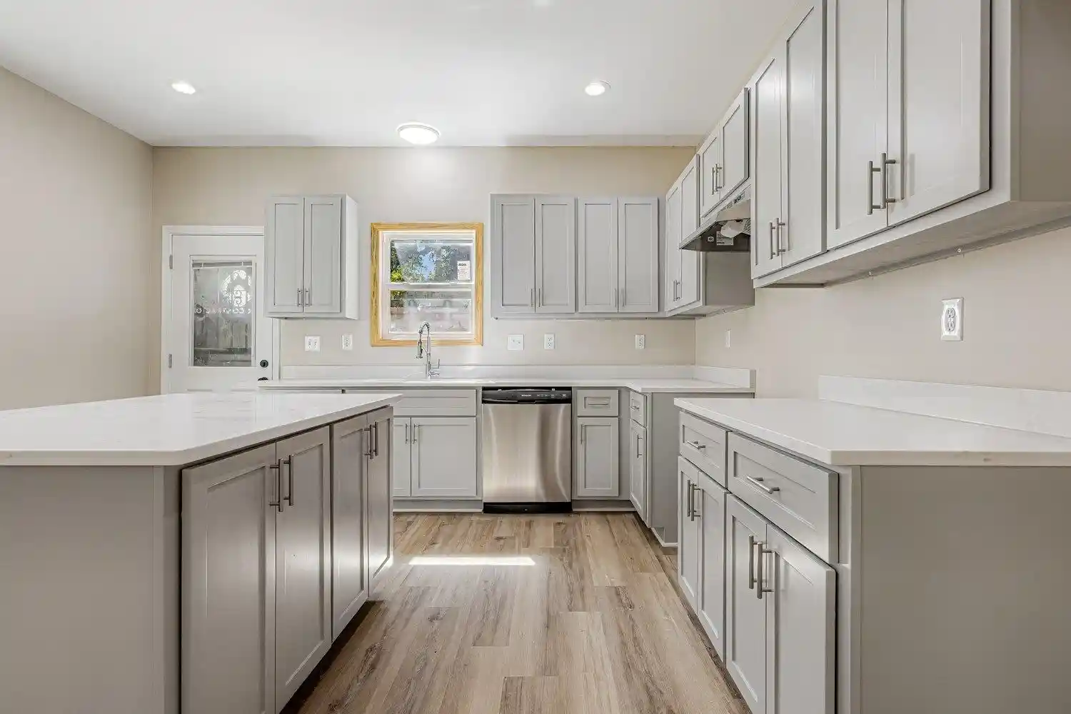 Photo 2 of Single family home for sale at 1109 Walker Ave, Memphis, TN 38106 | MLS# 10207048 | Listing updated on 2026-03-31