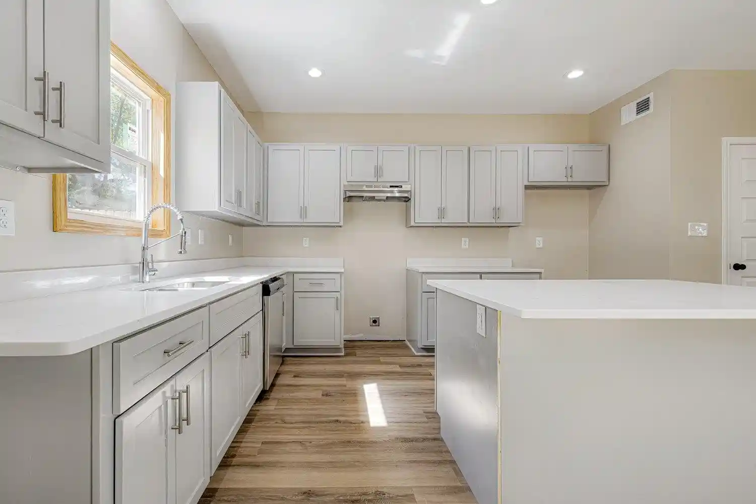 Photo 3 of Single family home for sale at 1109 Walker Ave, Memphis, TN 38106 | MLS# 10207048 | Listing updated on 2026-03-31