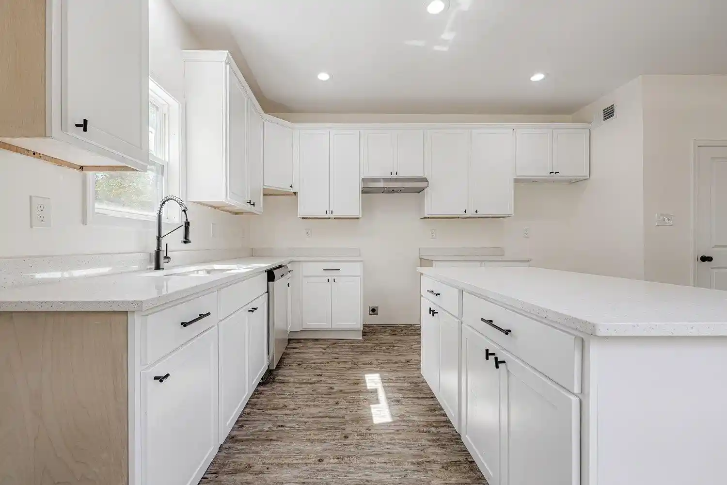 Photo 2 of Single family home for sale at 1111 Walker Ave, Memphis, TN 38106 | MLS# 10207141 | Listing updated on 2026-03-31
