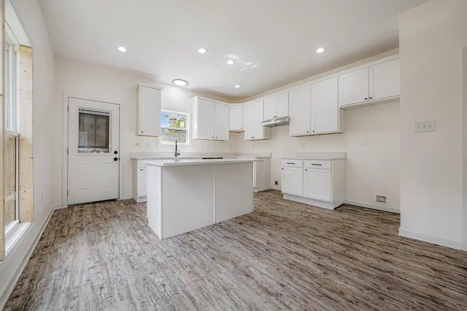 Photo 3 of Single family home for sale at 1111 Walker Ave, Memphis, TN 38106 | MLS# 10207141 | Listing updated on 2026-03-31