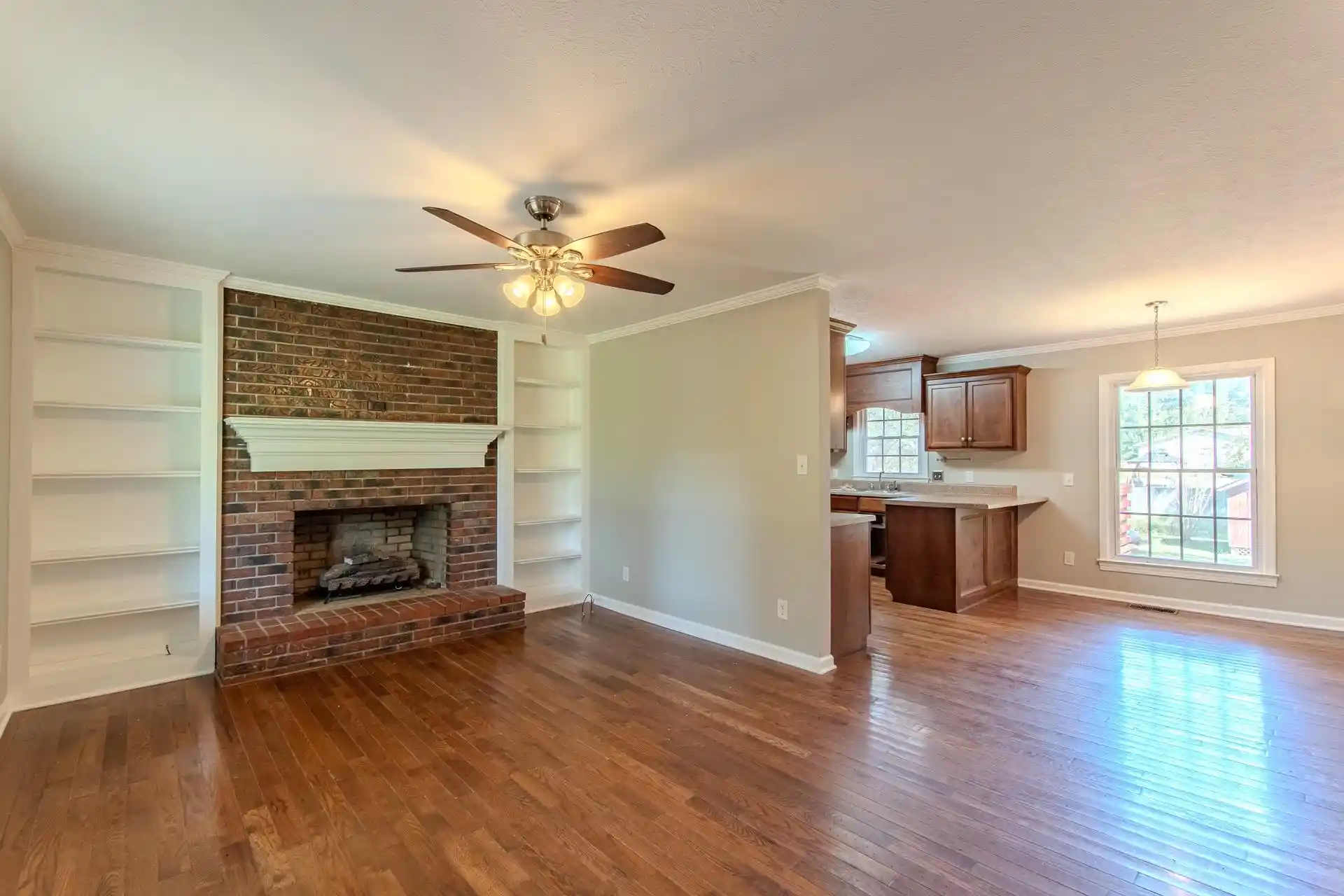 Homes for sale in Savannah, TN | 165 Phillips Dr, Savannah, TN 38372 | MLS# 10207161