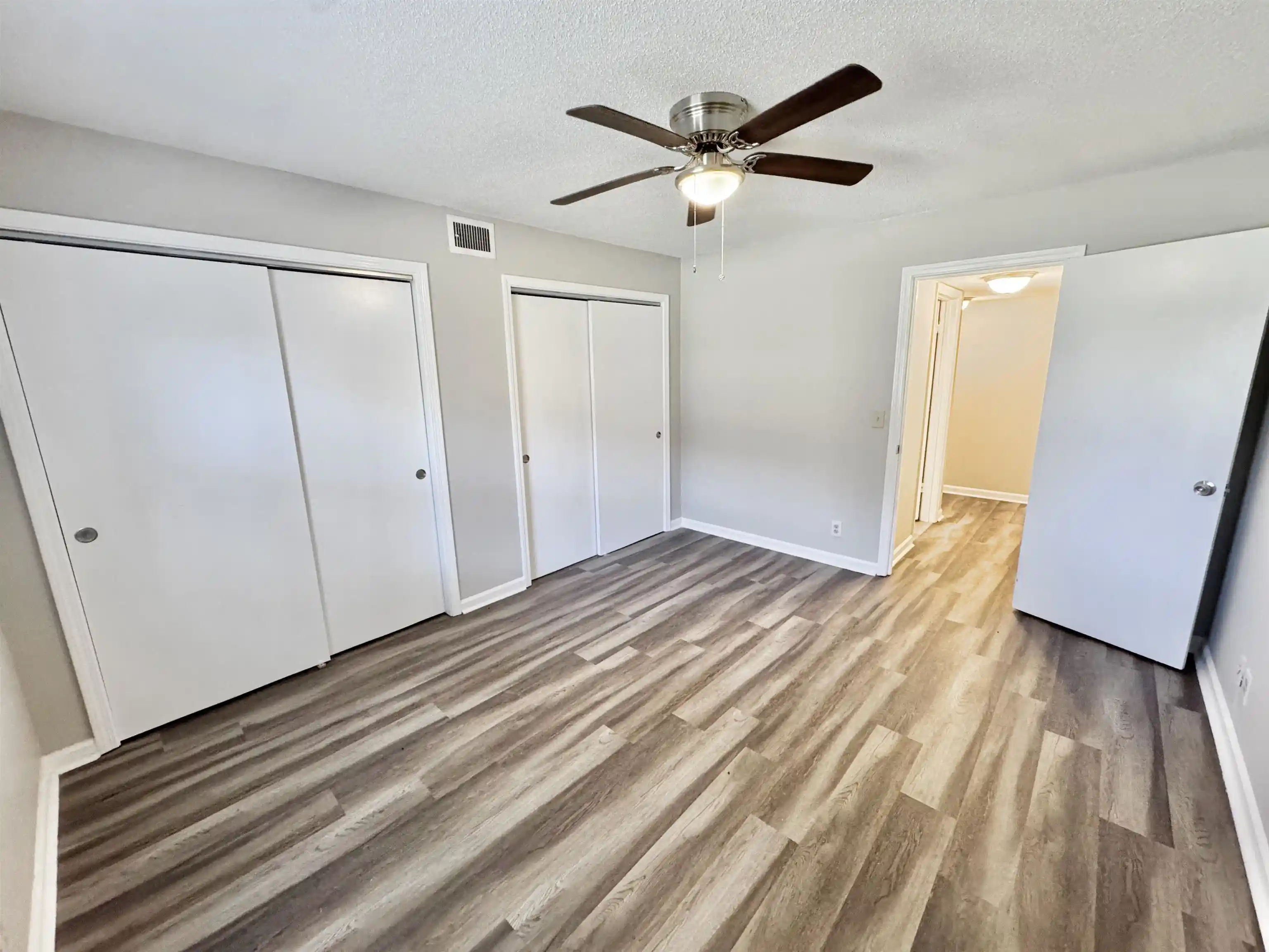 Listing Photo 5 - Condo for sale in building located at 1202 Middle Ct Ct, Memphis, TN 38119 - Unit #101