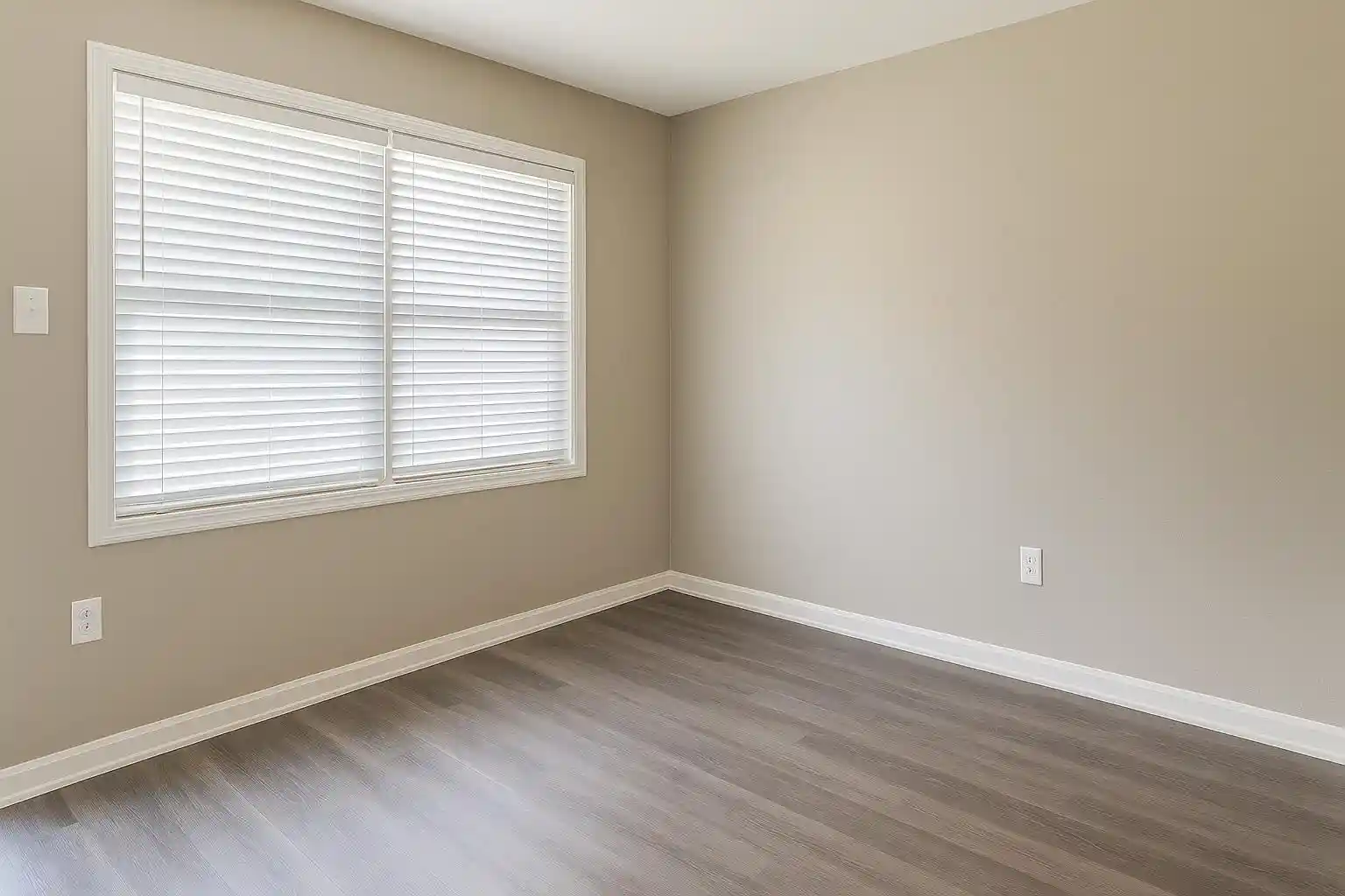 Homes for sale in Memphis, TN | 304 N Dunlap St, Memphis, TN 38105 | MLS# 10207258