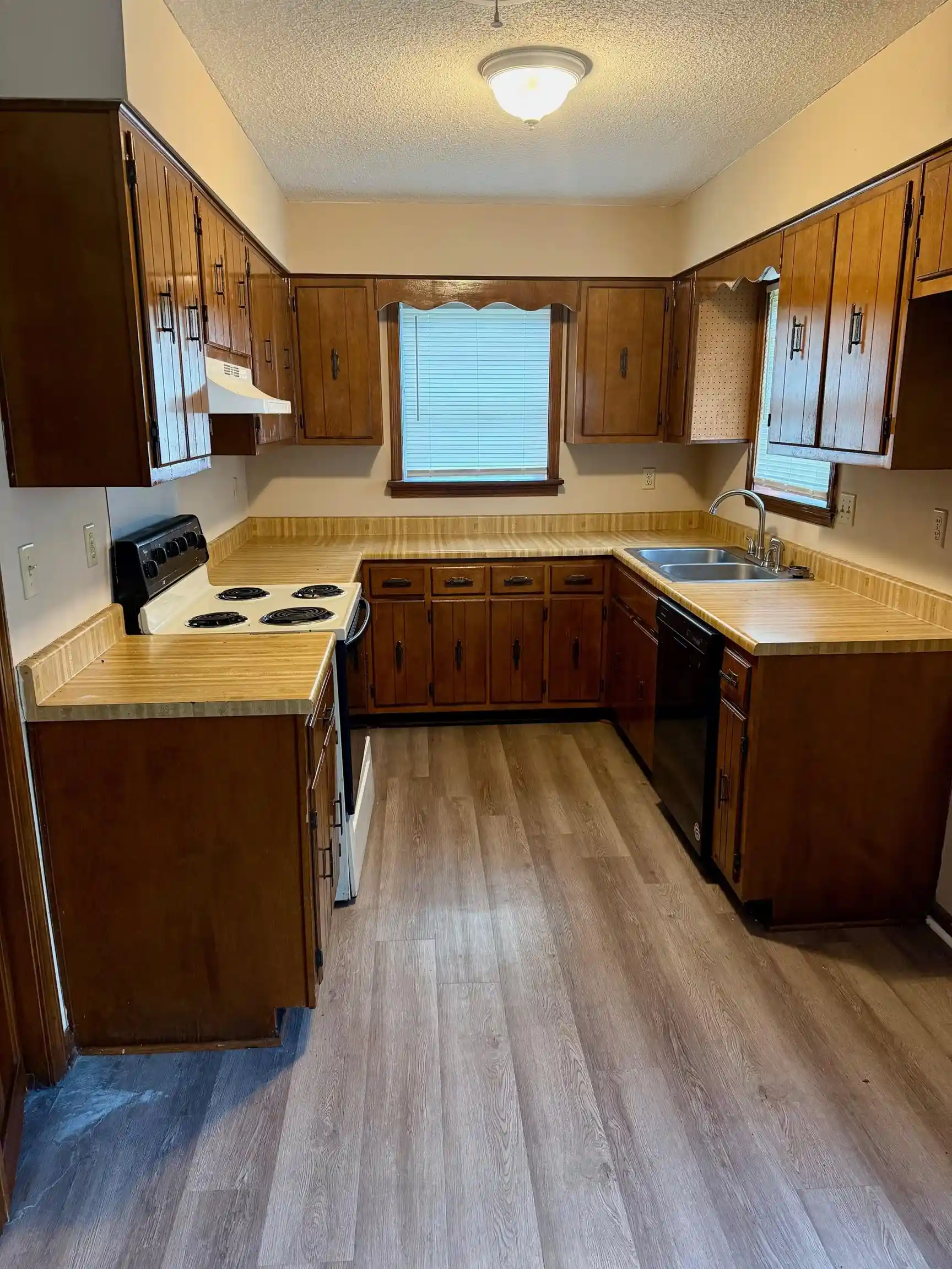 Photo 3 of Sale Pending at 6001 Mingle Rd, Memphis, TN 38115 | MLS# 10207293 | Listing updated on 2025-10-20